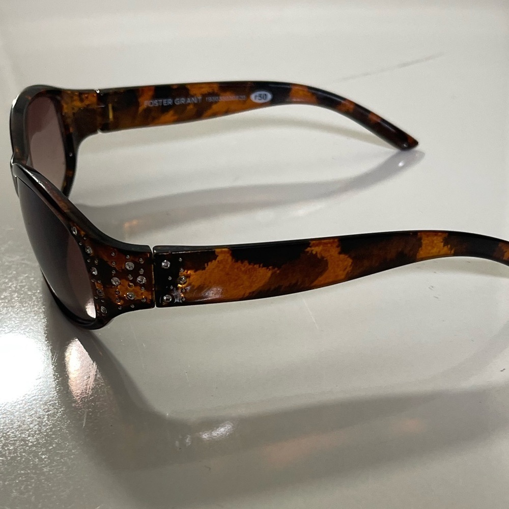 Early 2000’s Foster Grant Animal Print Sunglasses - Picture 3 of 5